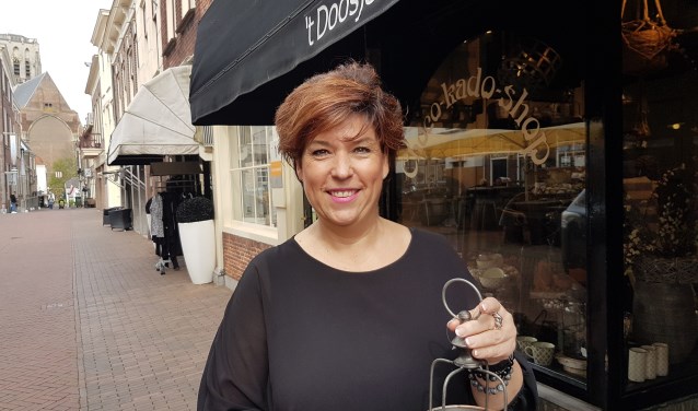 Jacqueline Lobs bij ’t Doosje van Lobs: ‘Mooi om de Sint-Catharijnekerk op de achtergrond te hebben, dat blijft een mooi plaatje!’