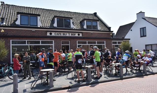 Zaterdag werd een sponsorfietstocht, georganiseerd door 'Team Westland tegen ALS', verreden vanaf café 't Hof in Honselersdijk.