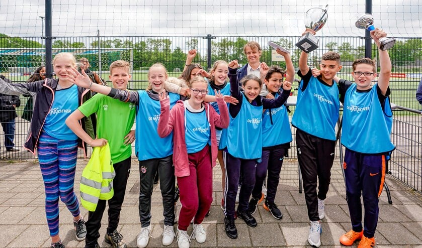 De Maasoever won bij het slagbal.