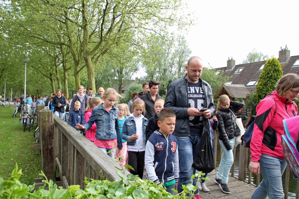 Zien we in de eerste week van juni de wandelaars weer in een lange stoet door Hellevoetsluis lopen?