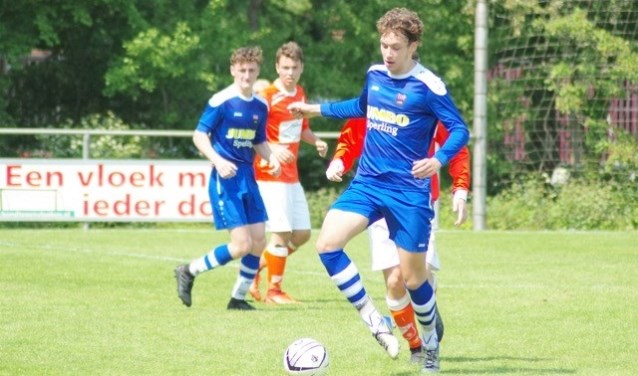 Rowan Breen, de maker van de 0-1 aan de bal.