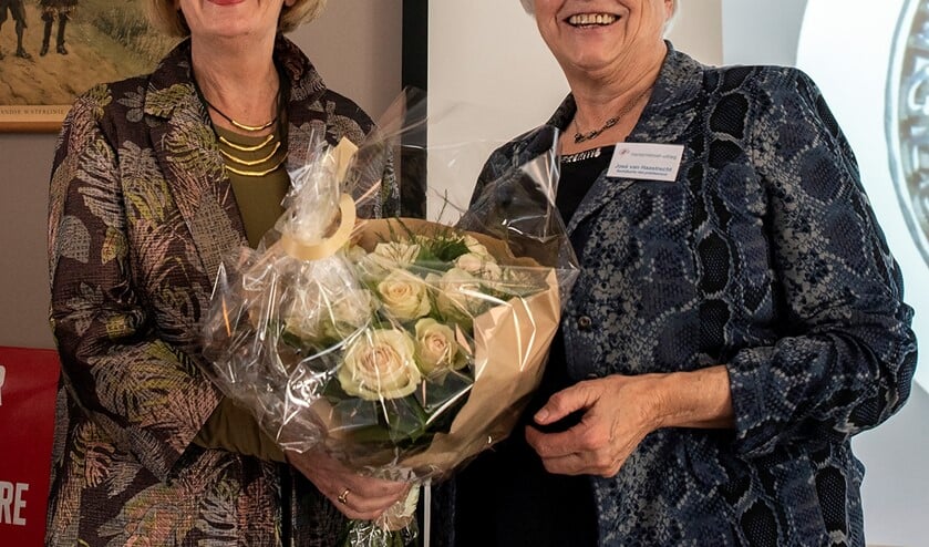 José van Haastrecht ontving de speld namens Ariana van Schaaijk uit handen van de voorzitter van het Comité van Aanbeveling, neuropsycholoog Jenny Palm. Foto: Floor Snijders