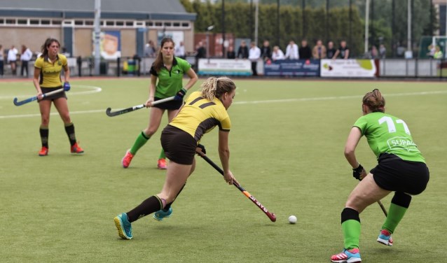 De dames van Spijkenisse hadden zondag geen kind aan het Delftse Scoop. De ploeg van Harry van den Brink won met 4-0.