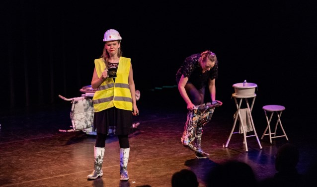 De Rabo Publieksprijs van seizoen 18/19 gaat naar het piepjonge cabaretduo Anne & Lisa.