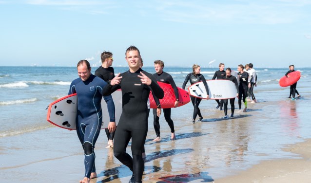 Om 15.00 en 17.00 uur worden er lessen skimboarding gegeven.