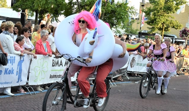 De wielerdag wordt traditiegetrouw afgesloten met de Tandemrace.