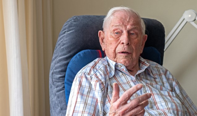 Wim Saarloos (94), diende van 1946 tot 1949 bijna drie jaar lang in Nederlands-Indië. (Foto: Jos Uijtdehaage).