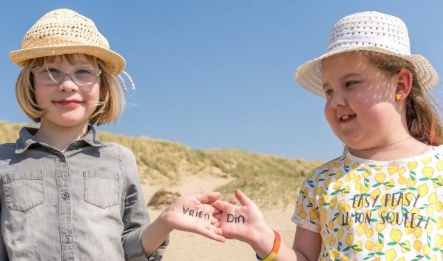 Benthes vriendinnetje Inke houdt een flessen inzamelingsactie