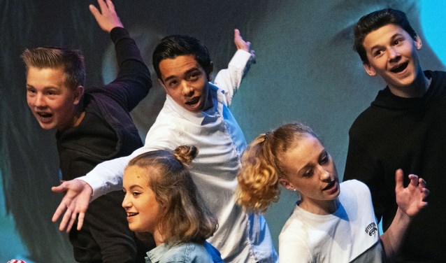 De toneelgroep van Stichting Push zette een geweldige voorstelling neer (Foto: Jos Uijtdehaage)