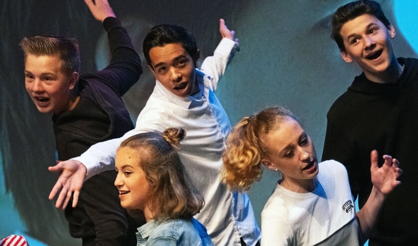 De toneelgroep van Stichting Push zette een geweldige voorstelling neer (Foto: Jos Uijtdehaage)