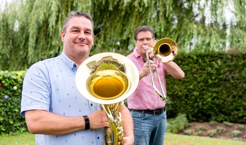 Secretaris Richard Breur (l) en voorzitter Diet Wolfert: 'Er heerst een gezellige sfeer bij Apollo.' Foto: Jacquelien Wielaard