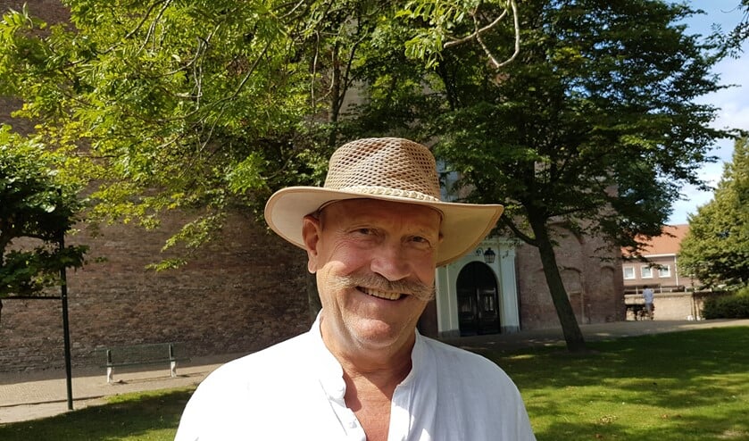 Kunstenaar Bram Lems is verantwoordelijk voor de kunstmarkt tijdens Bruisend Brielle