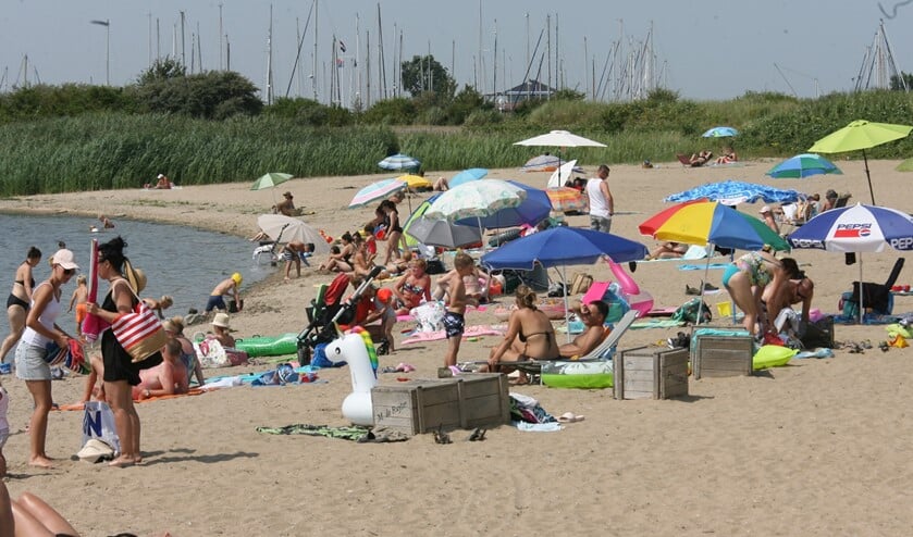 Het kleine strandje bij de vuurtoren