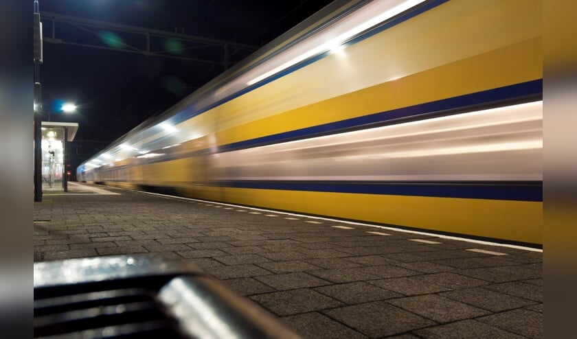 Treinverkeer bijna compleet stilgelegd door grote storing: ‘Stel je reis uit als het kan’