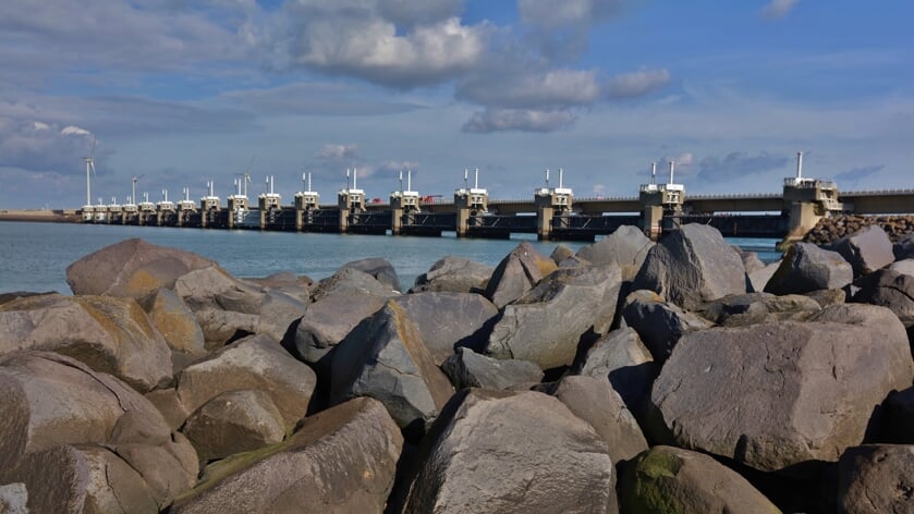 Verkeershinder door afsluiting deel N57 over Oosterscheldekering