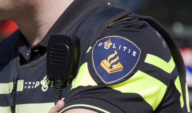 De politie zoekt zwarte mercedes.