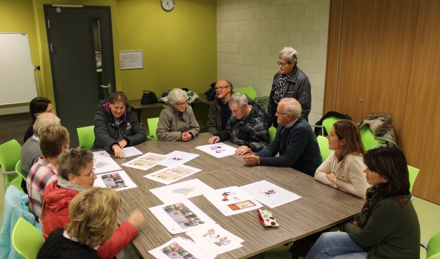 Verschillende omwonenden aan het nog te realiseren Sint Jorispad kwamen naar het inloopuur voor meer inhoudelijke informatie