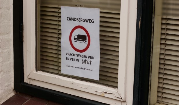 Inwoners Zandberg ondernemen actie tegen vrachtverkeer