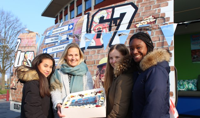 De nieuwe jongerenbus met naam 0167bus zal voortaan in iedere kern van gemeente Steenbergen te zien zijn.
