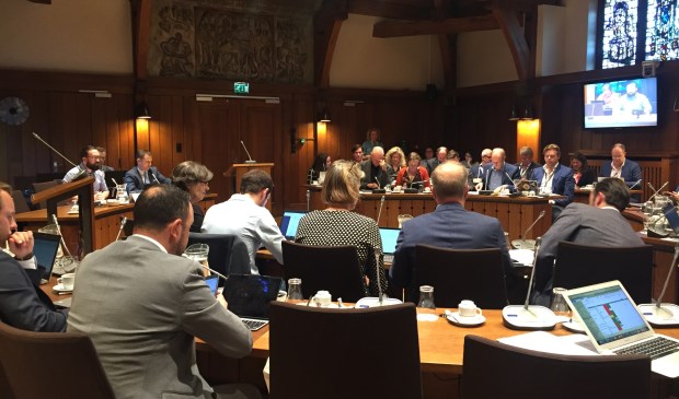 De raad tijdens de behandeling van de begroting.