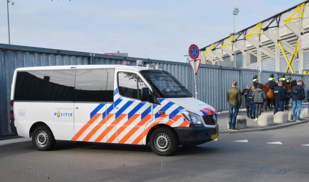 De politie moest hard ingrijpen na afloop van NAC-Willem II.