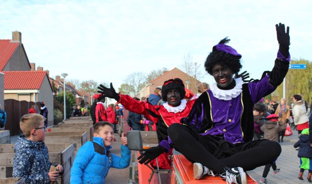 In Kruisland zijn de Pieten eveneens zo gek als een deur met kinderen.