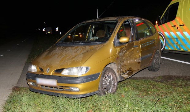 Beide auto's raakten flink beschadigd bij het ongeval.
