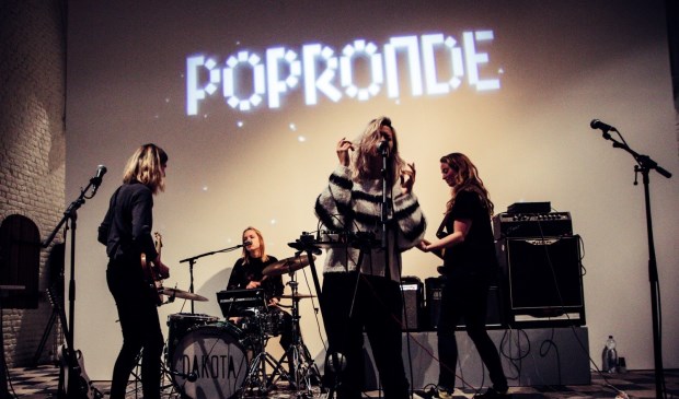 De band Dakota nam in 2017 deel aan de Popronde.