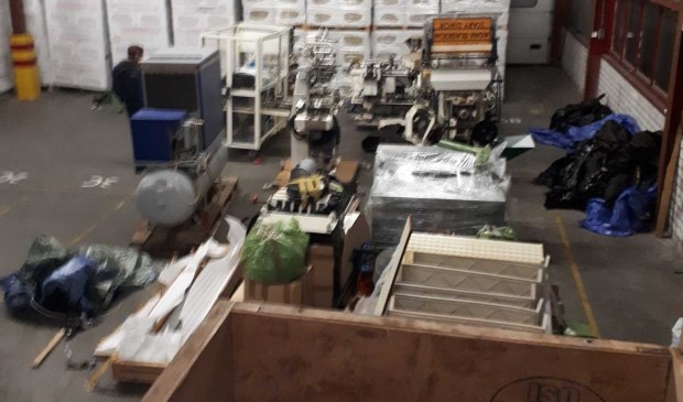 De loods waar de materialen werden aangetroffen.