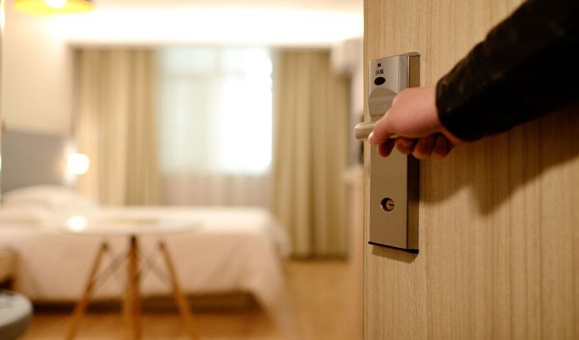 Een hotelkamer.