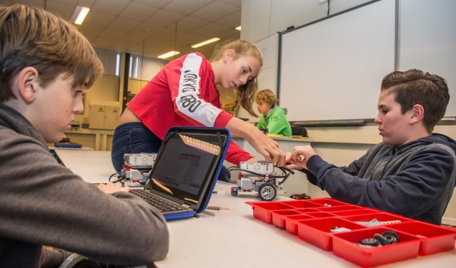 Leerlingen van het Roncalli laten zich in de First LEGO League van hun allerslimste kant zien.