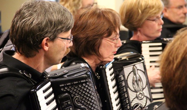 Het duurt wel enkele jaren voordat een beginnende muzikant in het orkest van Con Amore kan meespelen.