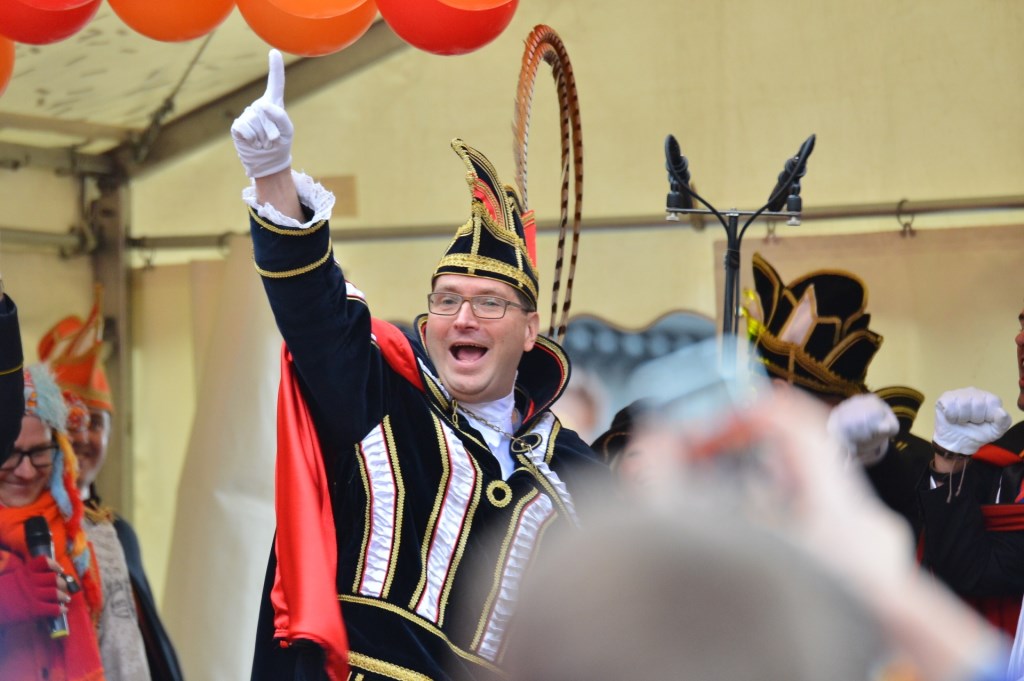 Het is een drukte van jewelste op de Grote Markt.