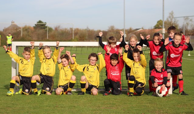 Foto hoeft verder geen uitleg, zichtbaar geen verleizers na deze wedstrijd met alleen maar winnaars. FOTO F. VAN PAGEE