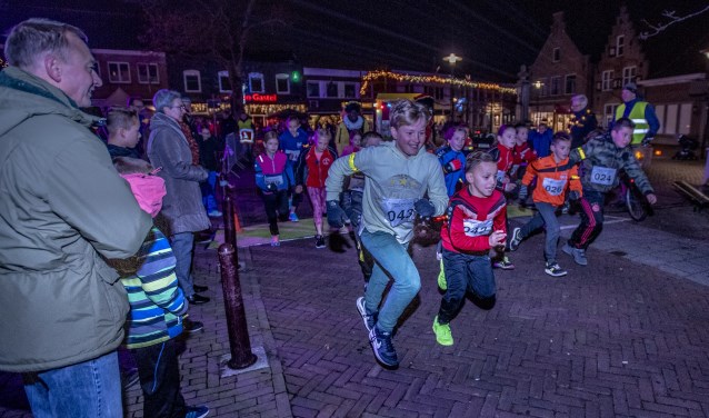 Oud Gastel - 24-11-2018 - Foto: Peter Braakmann - Heerlijk avondje loop Oud Gastel