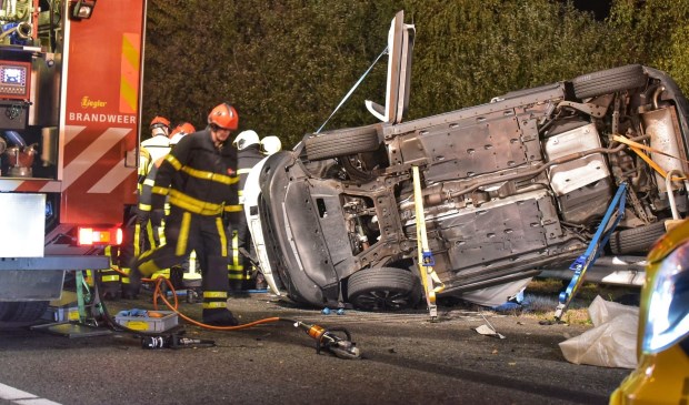 Brandweer bij een van de auto's op de A58.
