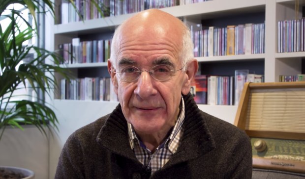 Frits Spits is de presentator van het Groot Dictee der Nederlandse Taal 2018