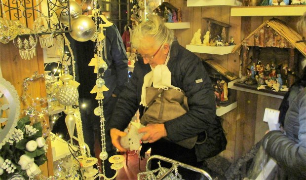 Er kwamen veel mensen op de eerste kerstmarkt van het jaar af.