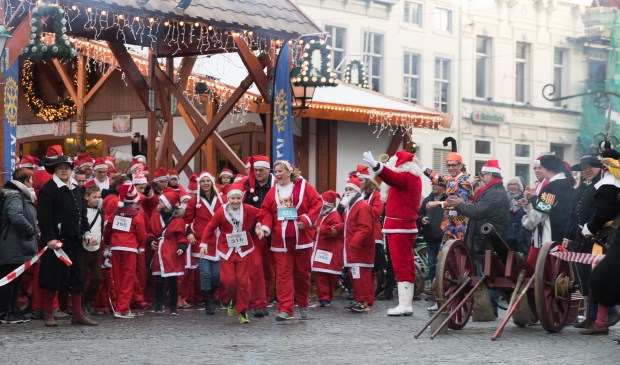 'Kerstmannen' rennen voor het goede doel.