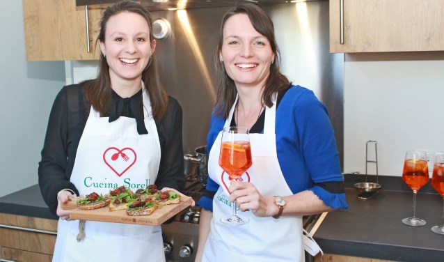 Katie en Jamie verleggen iedere keer in de keuken hun grenzen. FOTO ELS ROMMERS