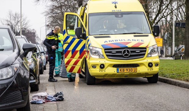 Beide slachtoffers zijn met onbekend letsel naar het ziekenhuis gebracht.