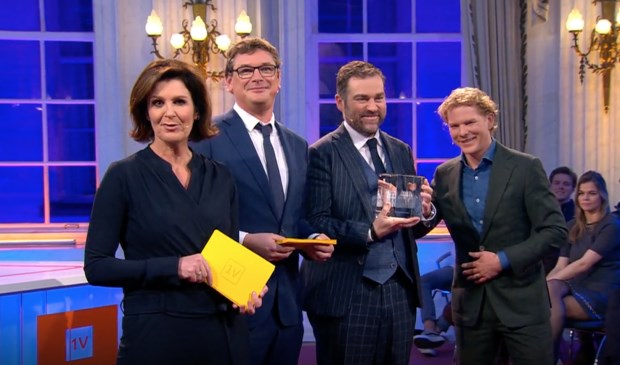 Dijkhoff met de prijs.