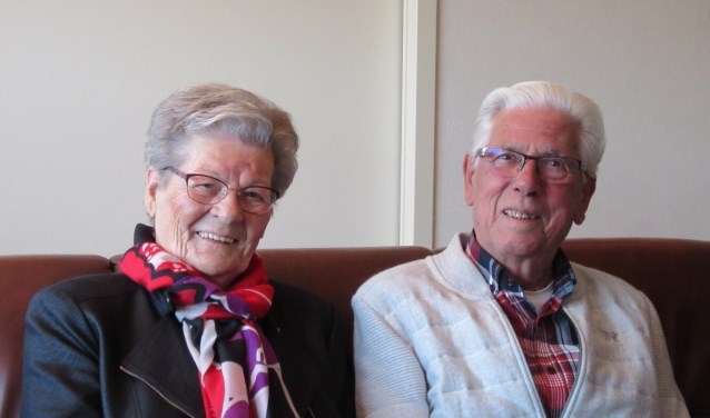 Martha en Gerard Dronkers-Huissen genieten nog steeds van de kleine dingen. FOTO KIM SINKE