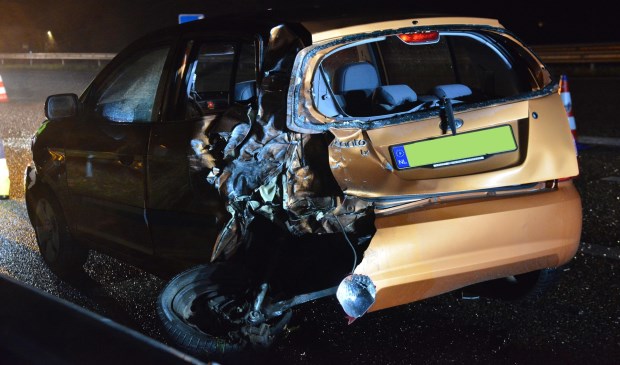 De auto's raakten zwaar beschadigd.