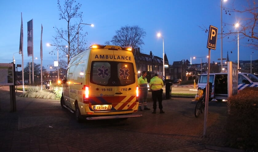 De fietsster is gecontroleerd maar hoefde niet mee naar het ziekenhuis.