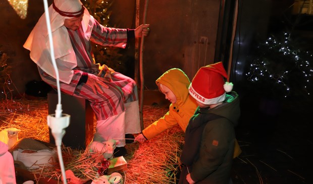 Vooral kinderen genoten van de levende kerststal.