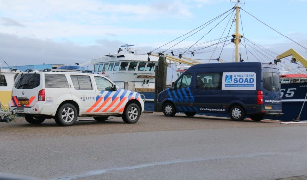 De politie zoekt met sonar naar de man.