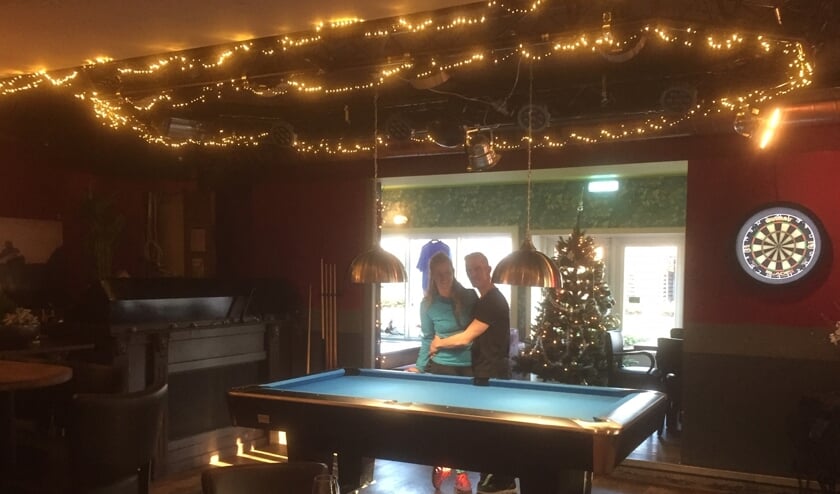 Anja Bastiaansen en Nico Dijkstra, de gastvrouw en gastheer van Lounge Sportcafé Rijsbergen.