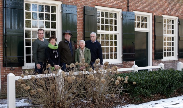 Van links naar rechts; Rene Renne, Mariëtte Veraart, Jolanda van Hassel, Ad de Klerk en Jack Roelands.