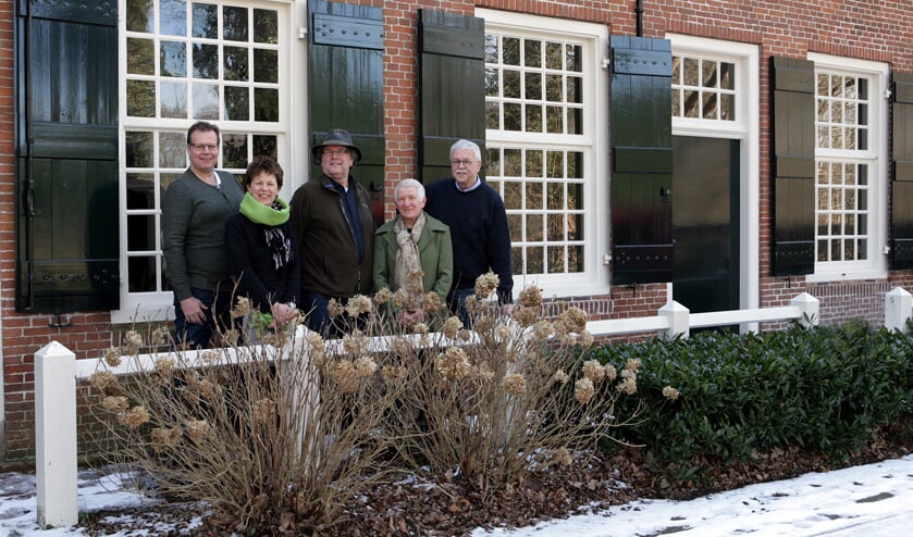 Van links naar rechts; Rene Renne, Mariëtte Veraart, Jolanda van Hassel, Ad de Klerk en Jack Roelands.